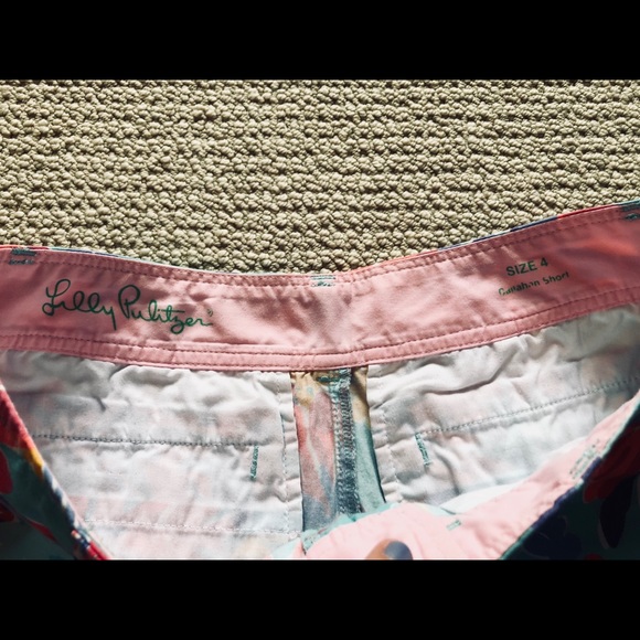 Lilly Pulitzer colorful Callahan shorts. Size 4 - Picture 3 of 8
